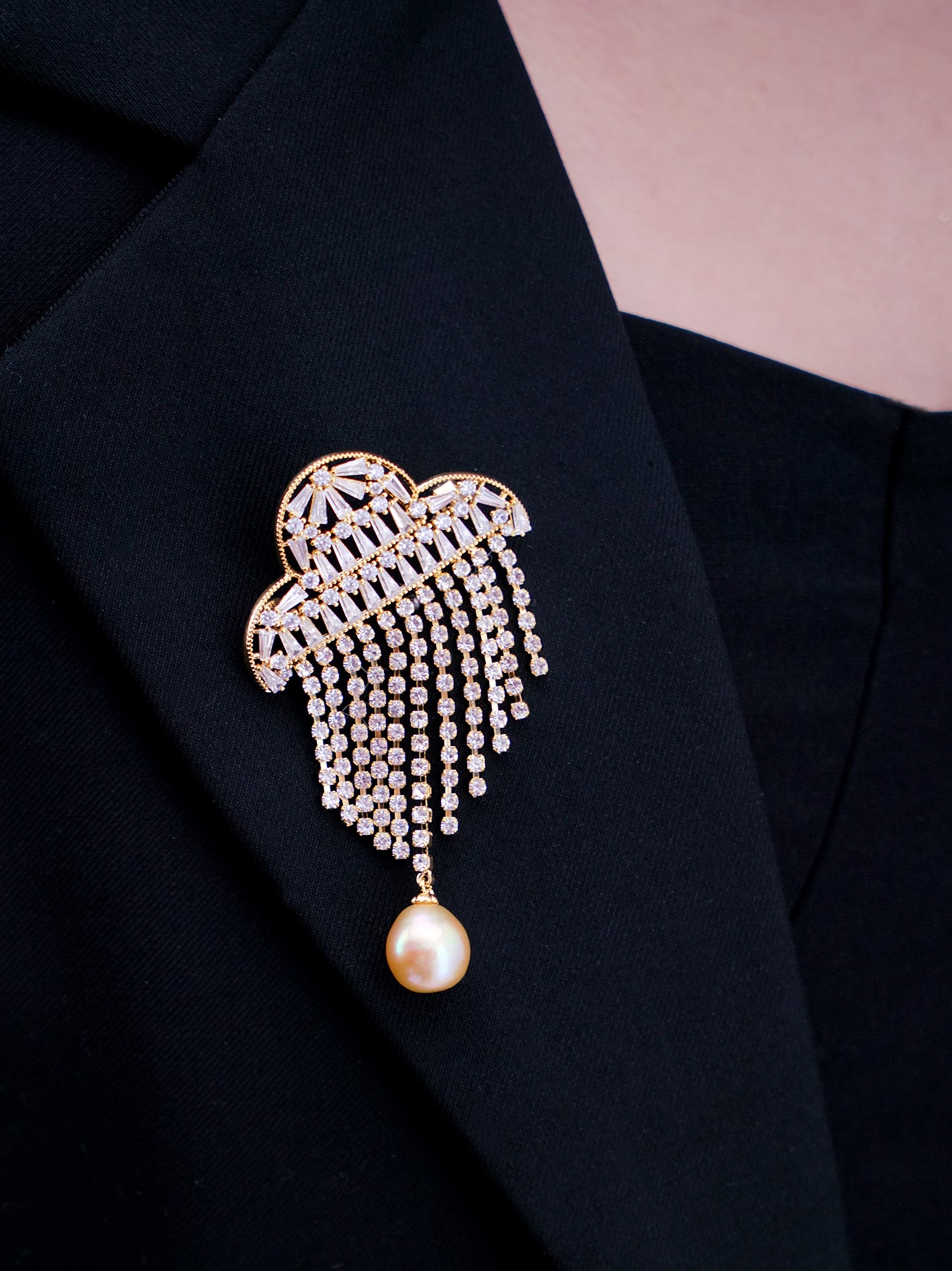 Raindrop Pearl Brooch