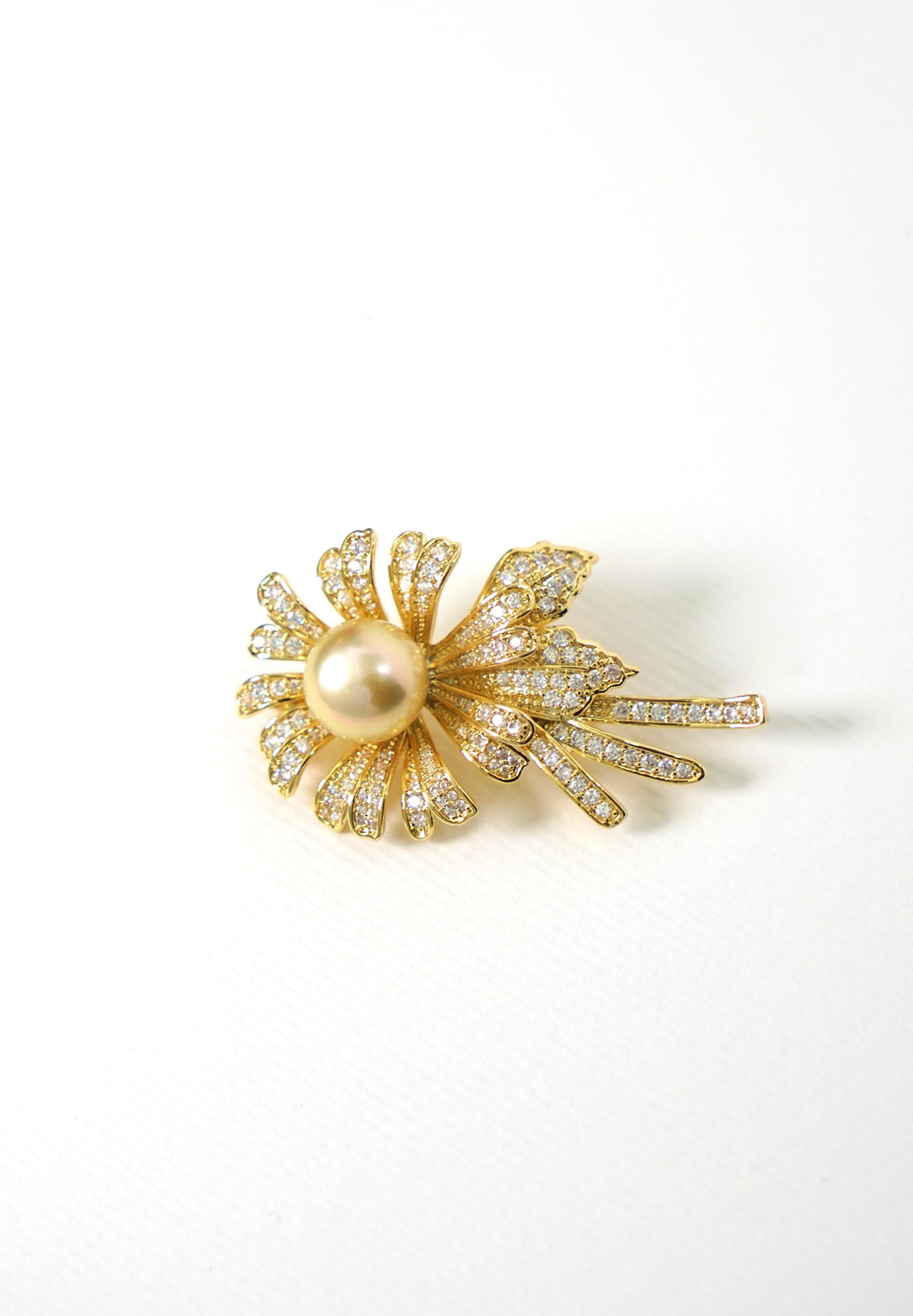 Pearl Dasiy Brooch